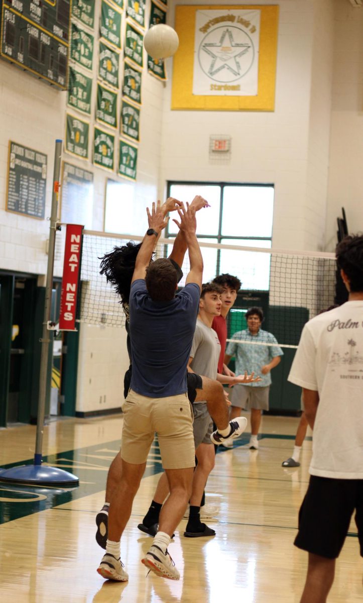Students participating in Volleyball club