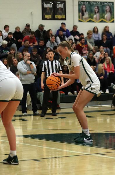 Maggie Mills shooting free throws 