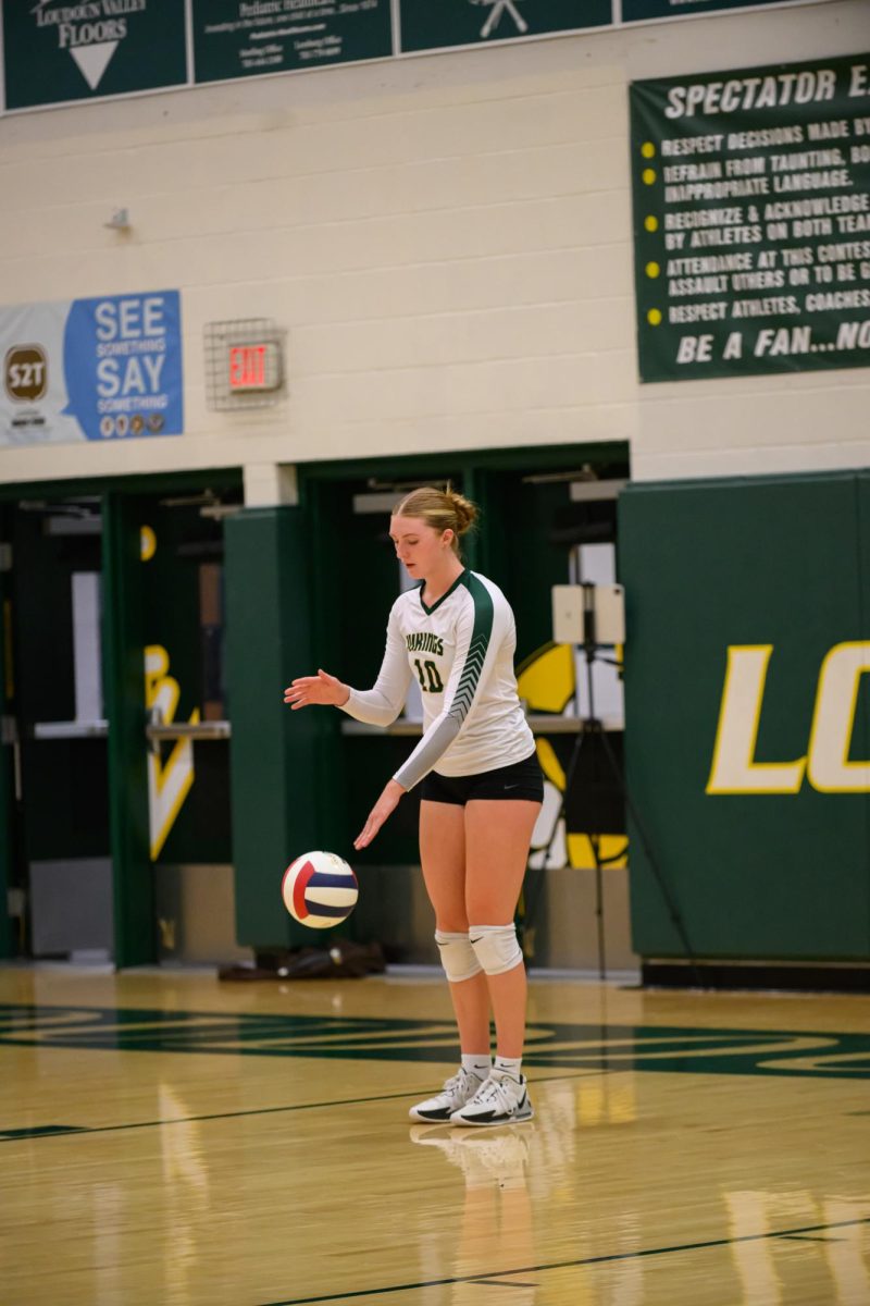 Payton Mandichak putting up a serve